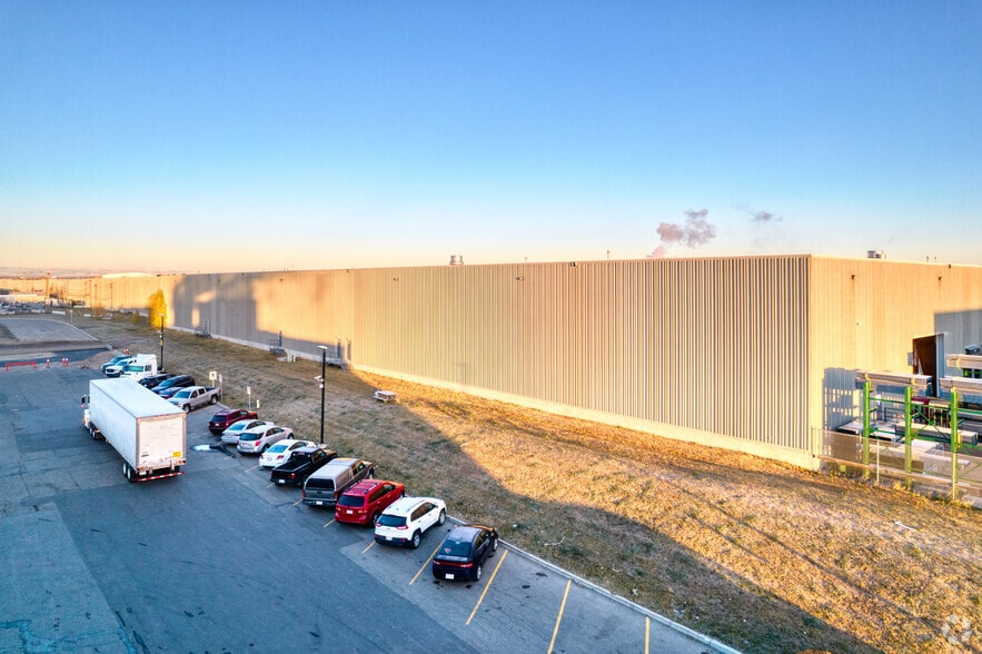 More Photos Of 5555 69th Ave SE, Calgary Warehouse For Lease