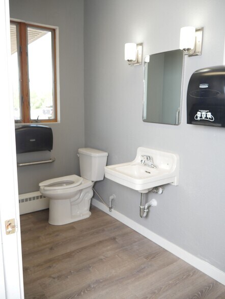 More Photos Of 224 S Main St, Zumbrota General Retail For Lease