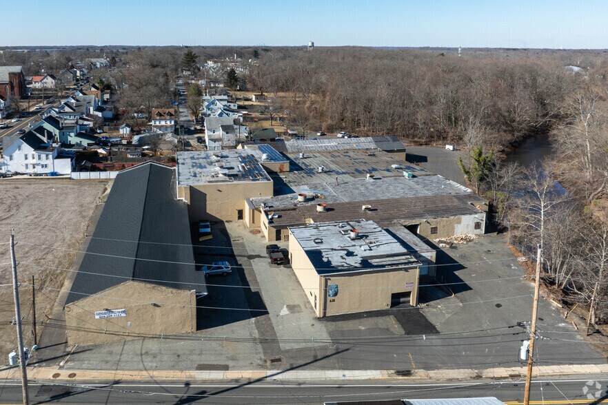 More Photos Of 14 King St, Mount Holly Freestanding For Lease