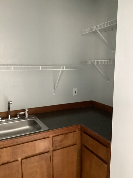 More Photos Of 1573 Folly Rd, Charleston Self Storage For Lease