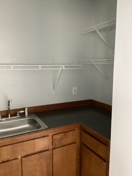 More Photos Of 1573 Folly Rd, Charleston Self Storage For Lease