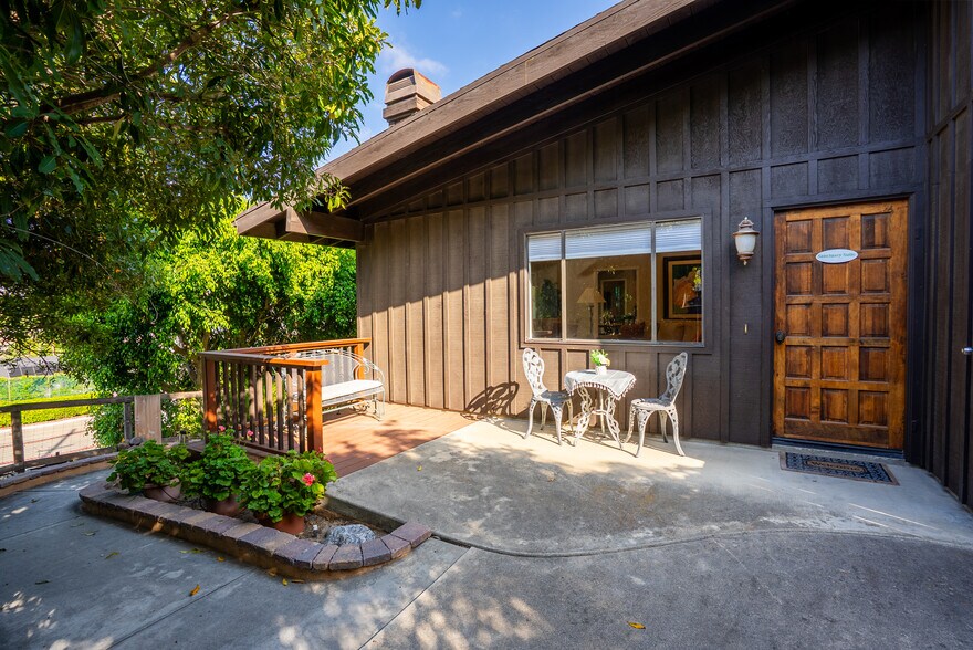 More Photos Of 10845 Meads, Orange Specialty For Sale