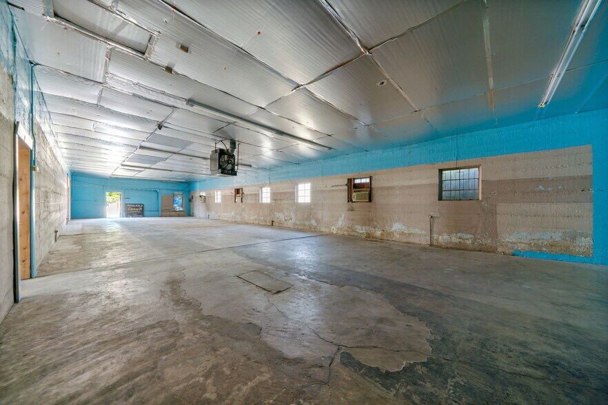 More Photos Of 1812 S Presa St, San Antonio Freestanding For Sale