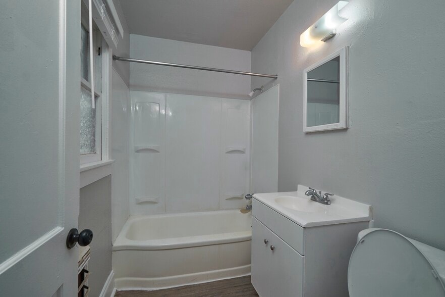 More Photos Of 218 Claremont Ave, San Antonio Multifamily For Sale