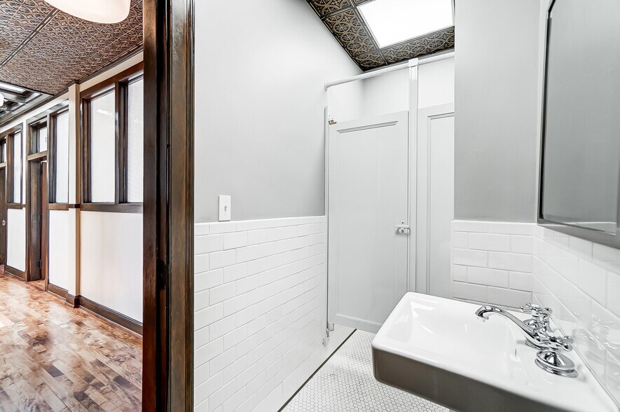 More Photos Of 9-11 N 3rd St, Newark Office For Lease