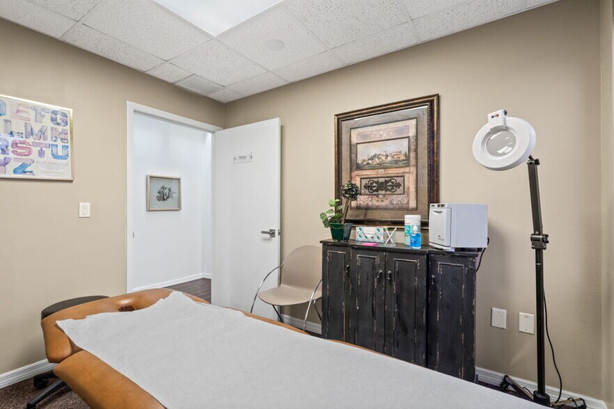 More Photos Of 3800 26th St W, Bradenton Medical For Sale