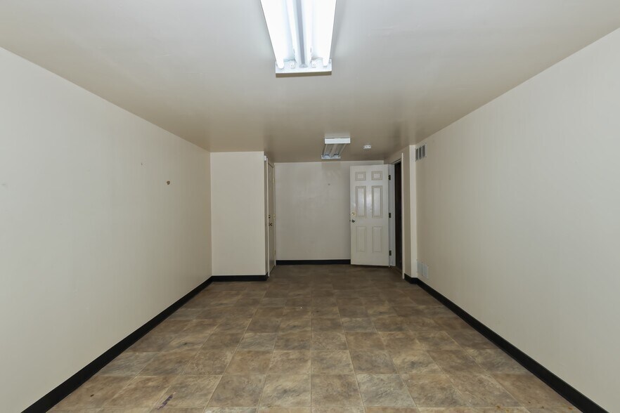 More Photos Of 40728 Village Dr, Big Bear Lake Storefront For Sale