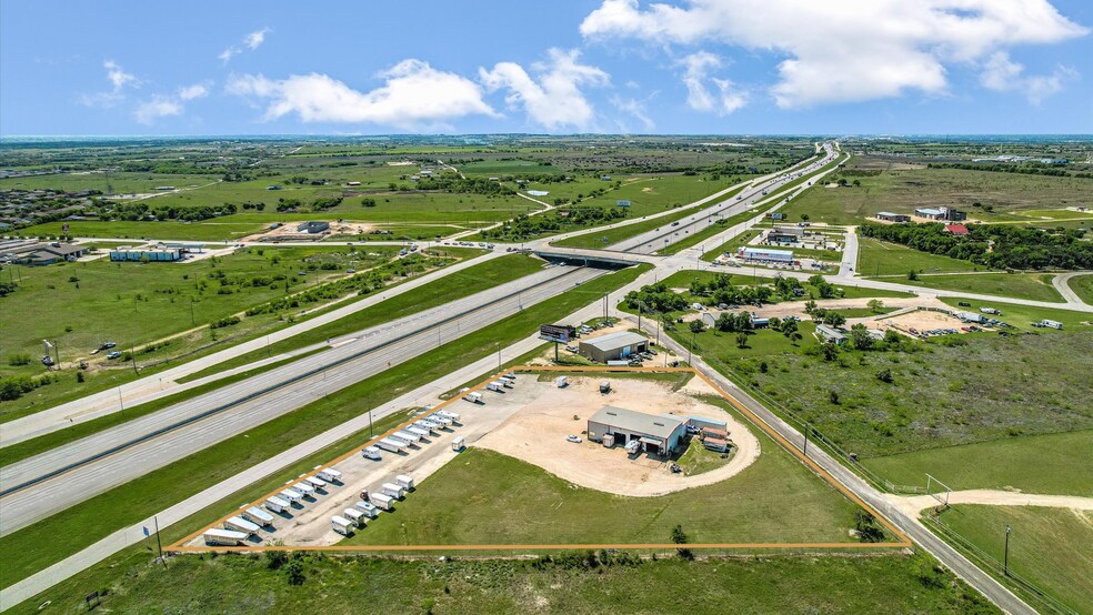 More Photos Of 11495 IH 35 Service Rd, Jarrell Warehouse For Lease