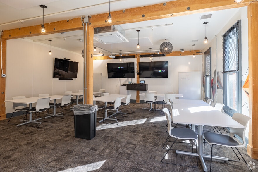 More Photos Of 1601 17th St, Denver Office For Sale
