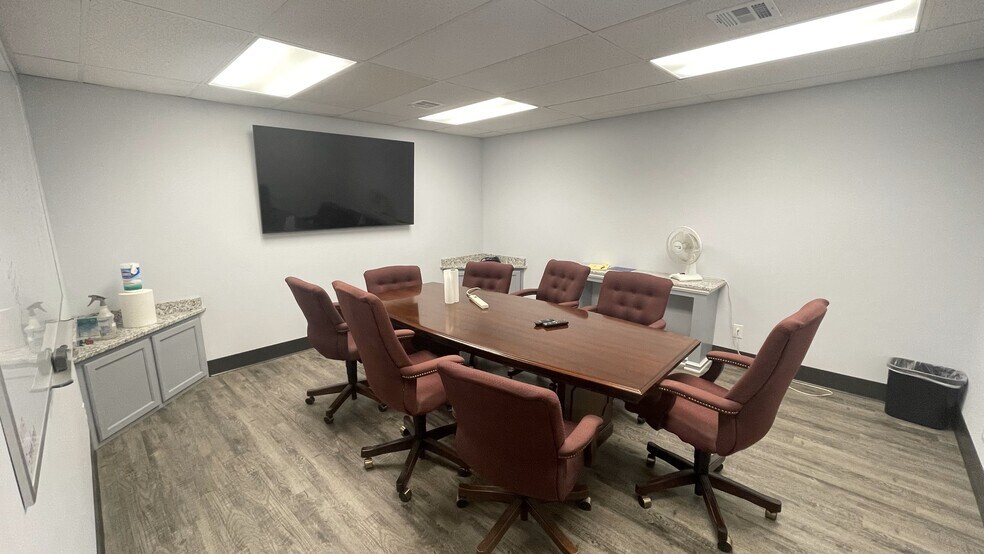 More Photos Of 7519 E Pine St, Tulsa Warehouse For Sale