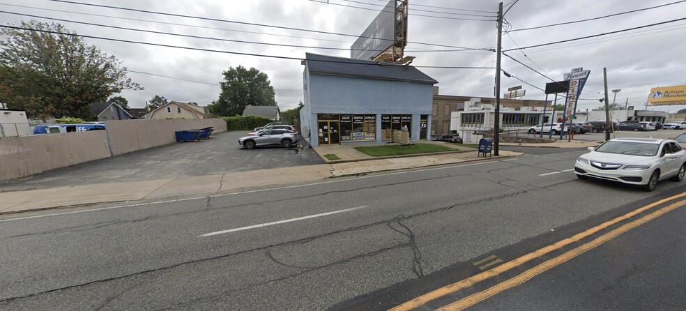 More Photos Of 101 E Township Line Rd, Upper Darby General Retail For Sale