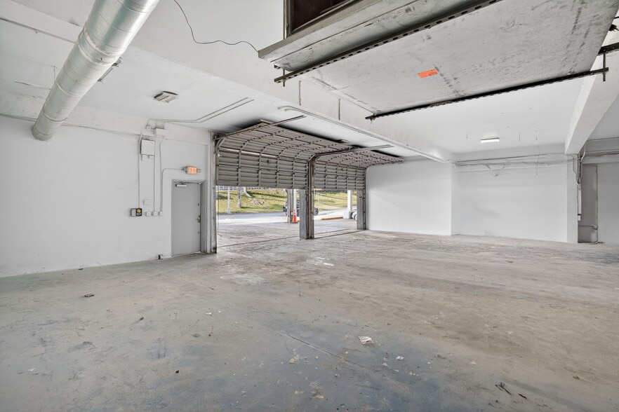 More Photos Of 500 W Flagler St, Miami Manufacturing For Lease
