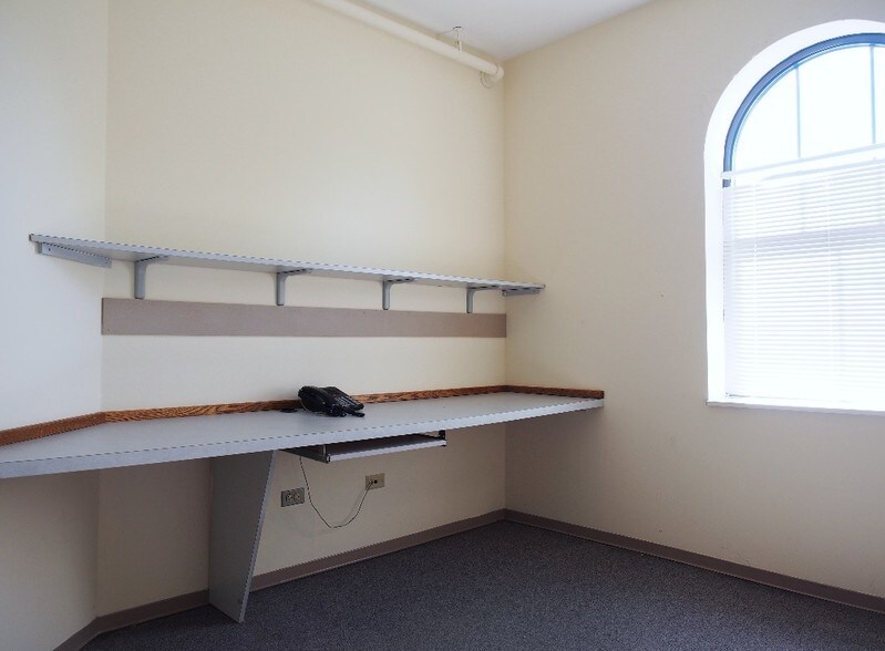 More Photos Of 329-331 S York Rd, Bensenville Daycare Center For Lease