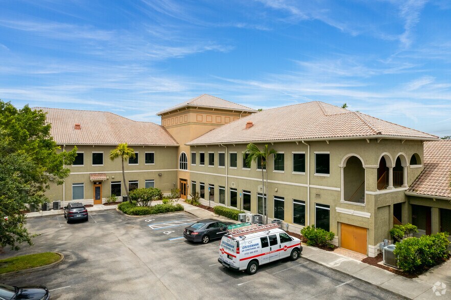 More Photos Of 700-760 SE Indian St, Stuart Office For Lease