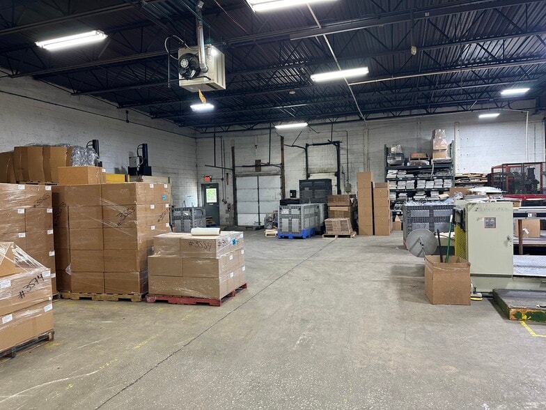 More Photos Of 305 Hankes Ave, Aurora Warehouse For Sale