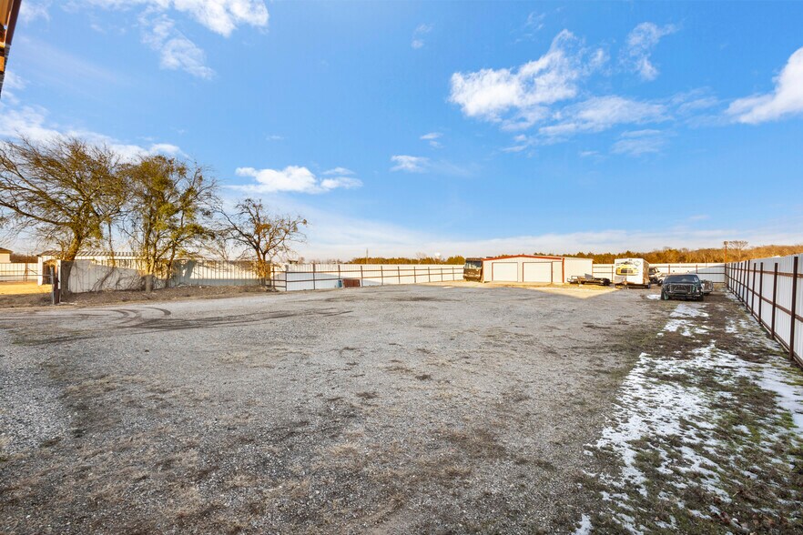 More Photos Of 502 N State Highway 342, Red Oak Industrial For Sale