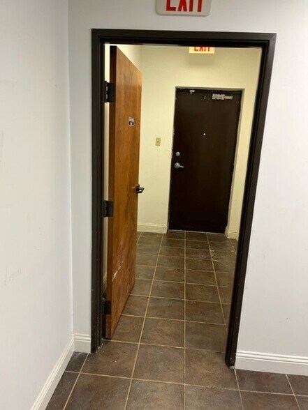 More Photos Of 11227 N Stemmons Fwy, Dallas Office Residential For Sale