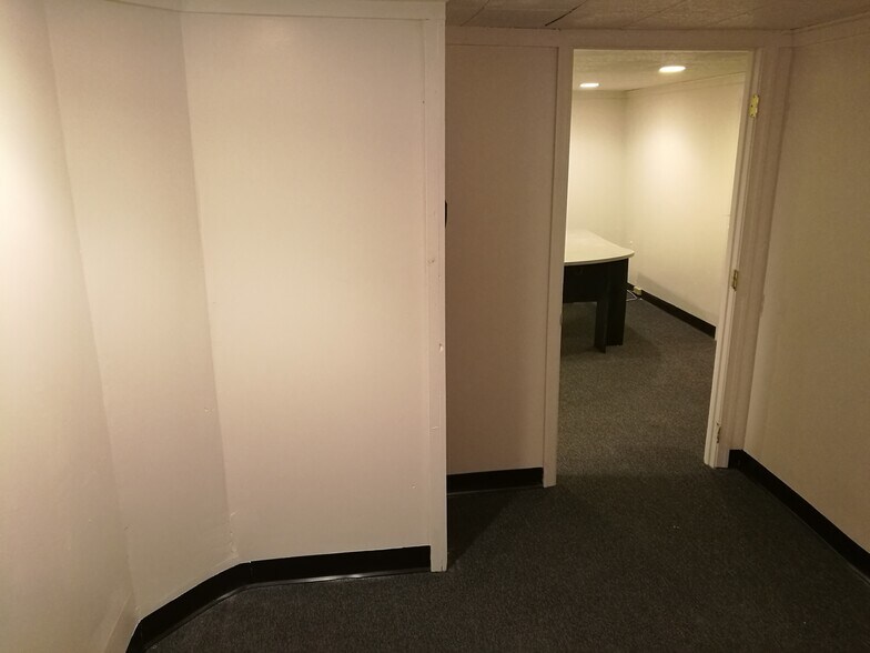 More Photos Of 1303 Veterans Hwy, Bristol Office For Sale