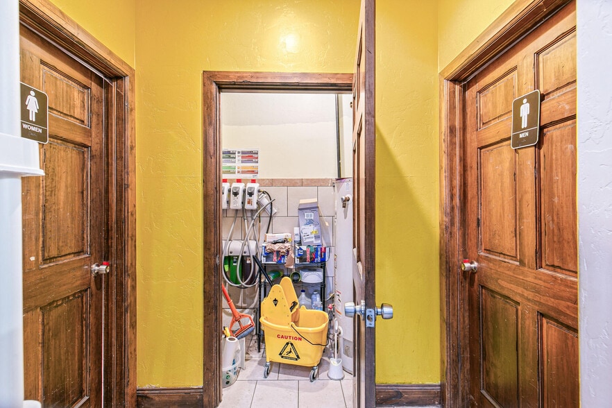 More Photos Of 991 Platte River Blvd, Brighton Storefront For Sale