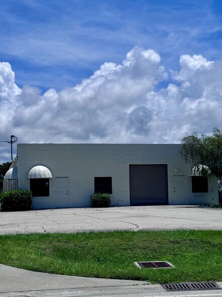More Photos Of 6000 Taylor Rd, Naples Warehouse For Lease