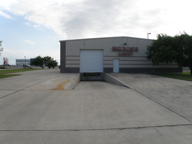 More Photos Of 418 S Padre Island Dr, Corpus Christi Showroom For Lease