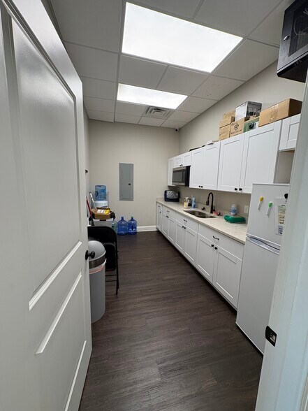 More Photos Of 8101 Hacks Cross Rd, Olive Branch Unknown For Lease