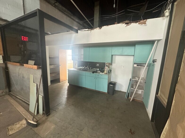 More Photos Of 565 Oak St, Copiague Industrial For Sale