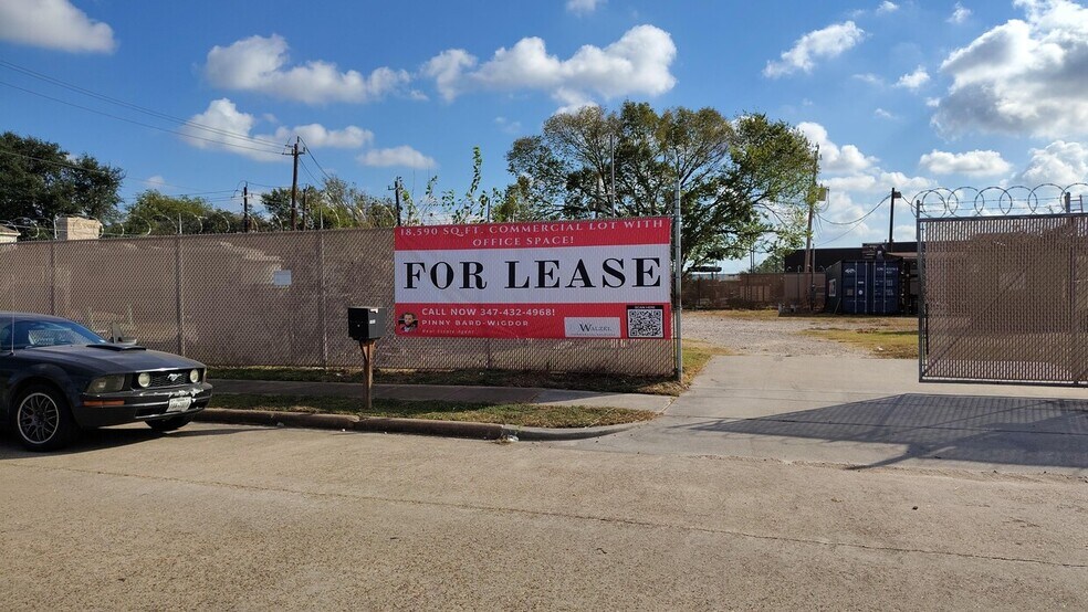 Primary Photo Of 11211 Kitty Brook Dr, Houston Land For Lease