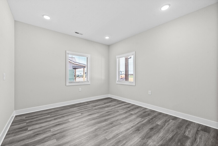 More Photos Of 1404 Dover Rd, Clarksville Office For Lease
