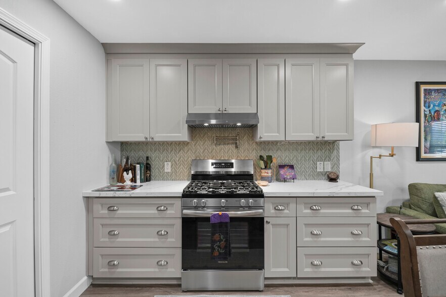 More Photos Of 3027 Poppy St, Needville Apartments For Sale