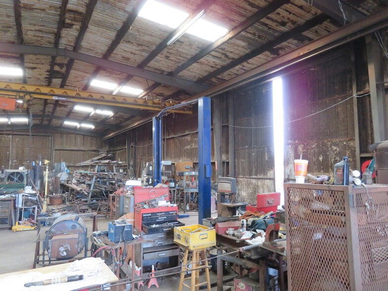 More Photos Of 1902 N Treadaway Blvd, Abilene Showroom For Sale