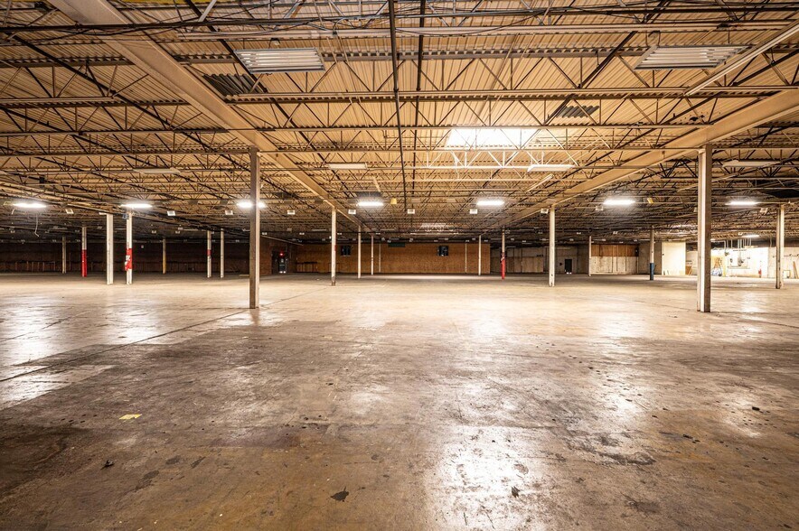 More Photos Of 106 Somerset Dr, Conover Manufacturing For Lease