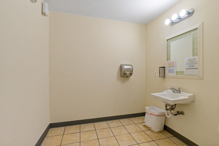 More Photos Of 1476-1480 State St, Schenectady Freestanding For Sale