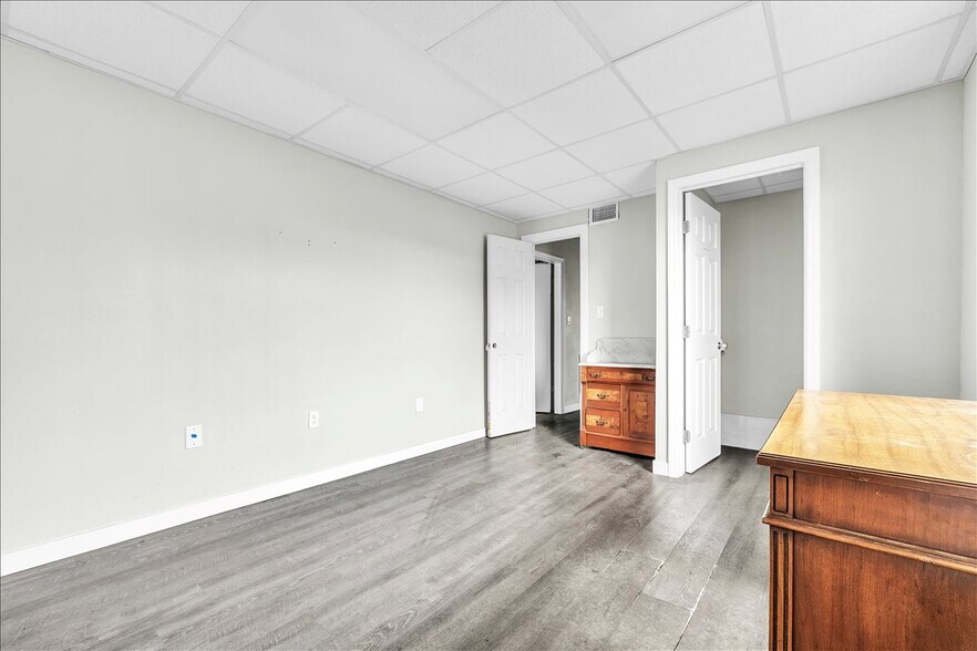 More Photos Of 4195 Electric Way, Port Charlotte Manufacturing For Sale