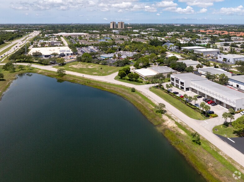 More Photos Of 5661 Independence Cir, Fort Myers Showroom For Lease