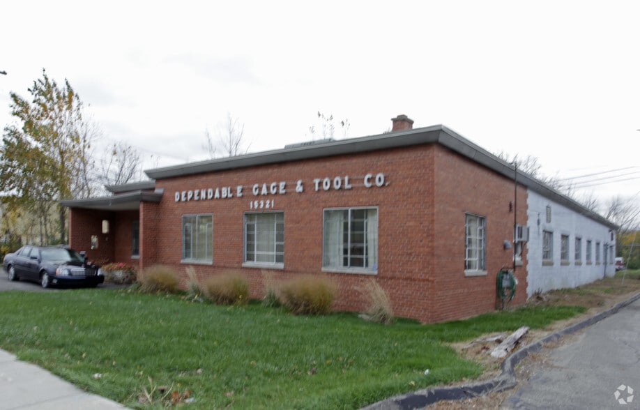 More Photos Of 15321 W Eleven Mile Rd, Oak Park Manufacturing For Sale