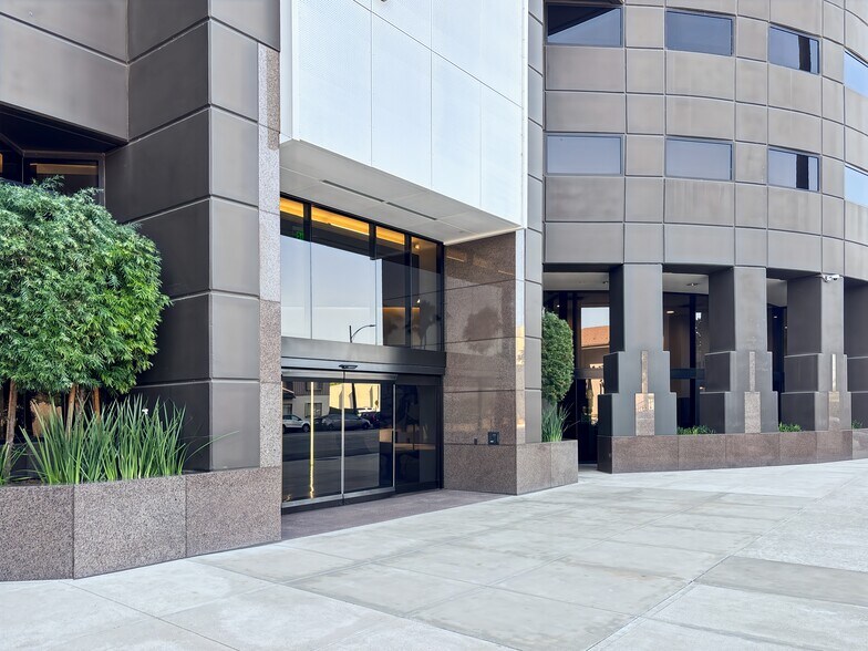 More Photos Of 3900 W Alameda Ave, Burbank Coworking Space