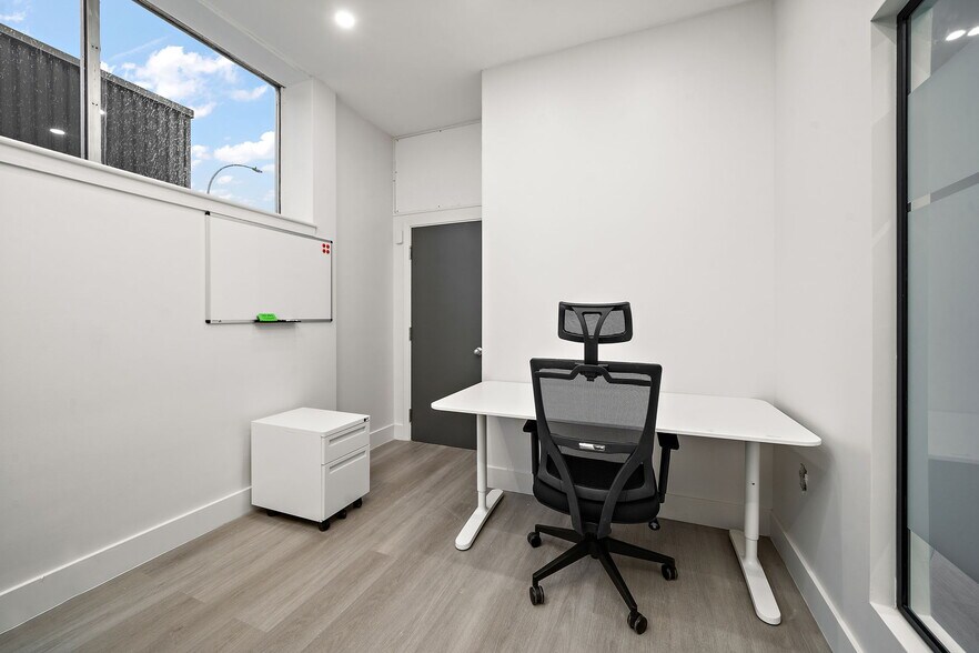 More Photos Of 4845 Rue Jean-Talon O, Montréal Storefront For Lease