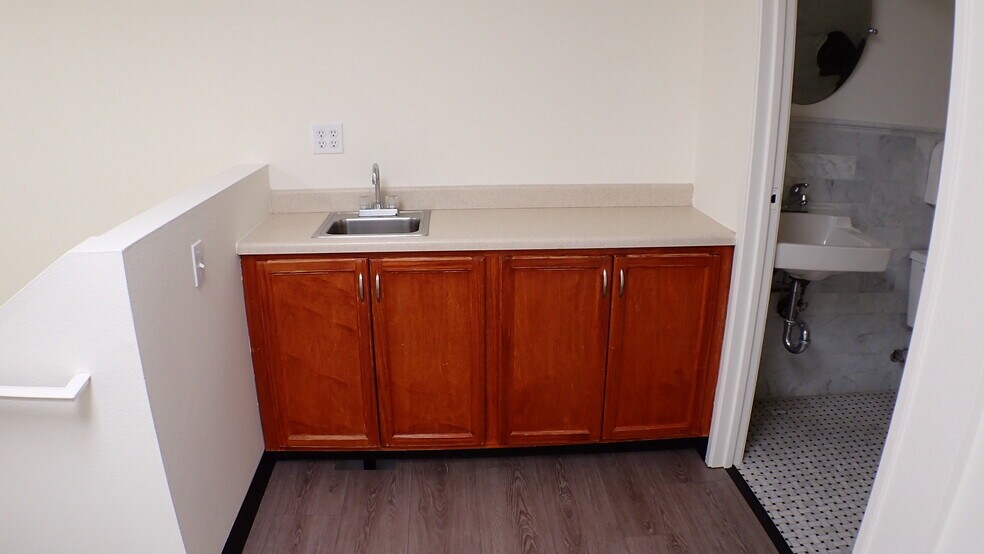 More Photos Of 9301 Jordan Ave, Chatsworth Warehouse For Lease