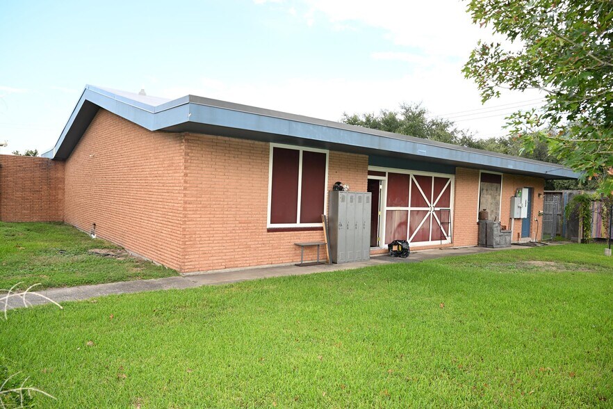 Primary Photo Of 1218 14th Ave N, Texas City Loft Creative Space For Sale