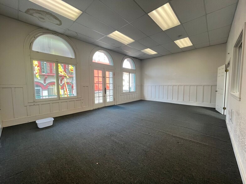 More Photos Of 736-738 Grant Ave, San Francisco Storefront Retail Office For Sale