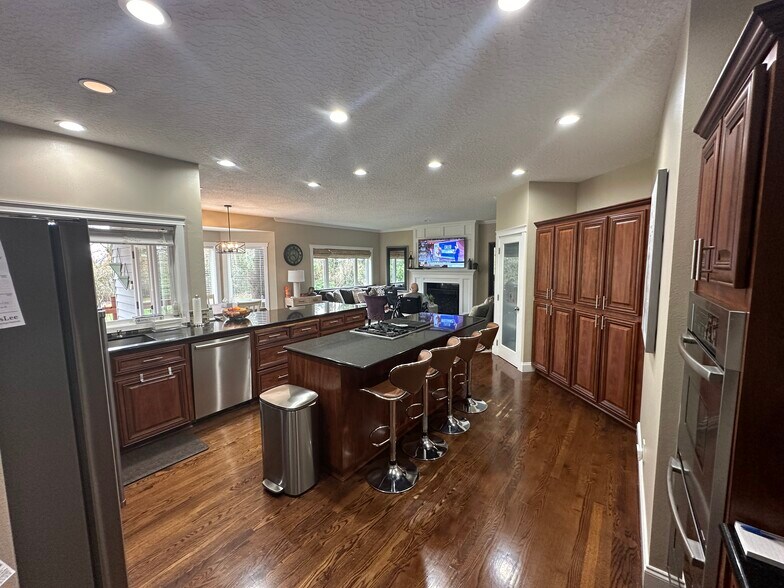 More Photos Of 13013 SE Rivercrest Dr, Vancouver Healthcare For Sale