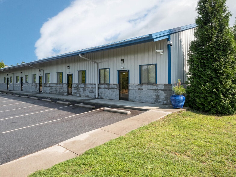 More Photos Of 6 Celtic Dr, Arden Warehouse For Lease