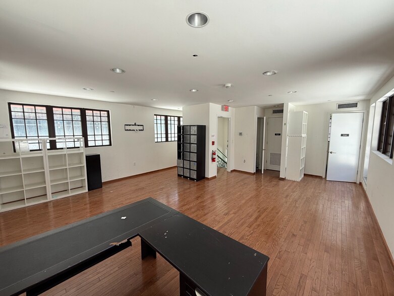 More Photos Of 909 Collins Ave, Miami Beach Restaurant For Sale