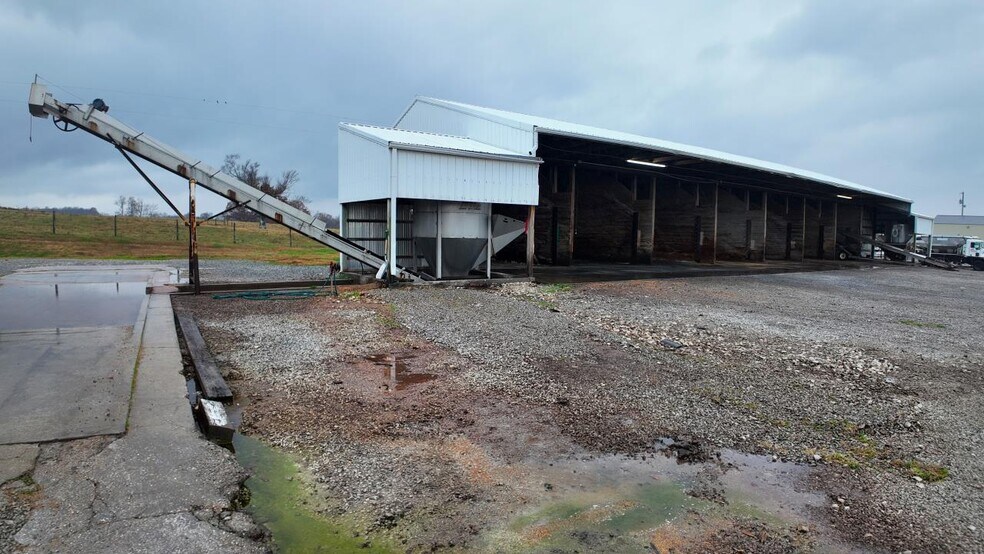 More Photos Of 2010 Edmonton Rd, Tompkinsville General Retail For Sale