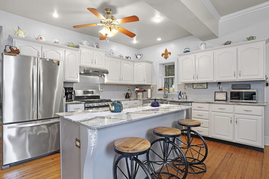 More Photos Of 504 W 5th St, Washington Hospitality For Sale