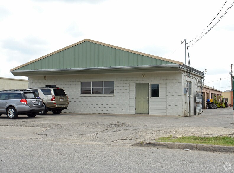 Primary Photo Of 9010 Aero St, San Antonio Light Manufacturing For Lease
