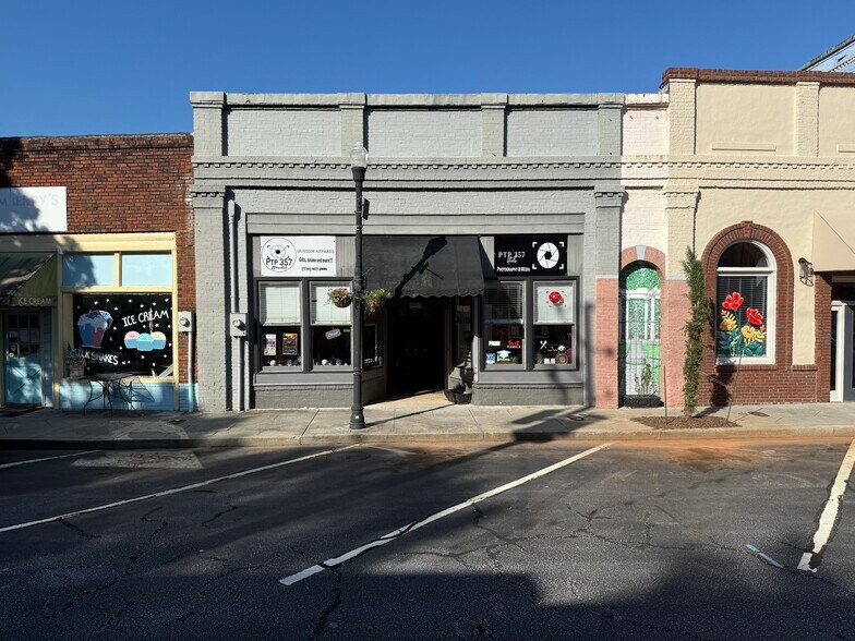 Primary Photo Of 923 Commercial St, Conyers Storefront For Sale