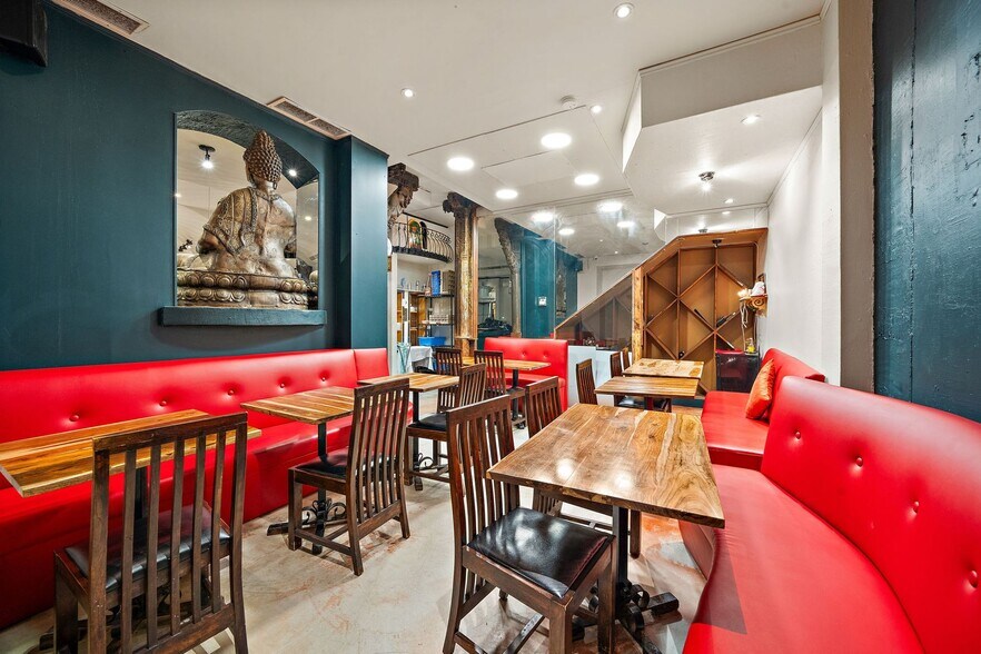 More Photos Of 1450 Rue Crescent, Montréal Restaurant For Lease