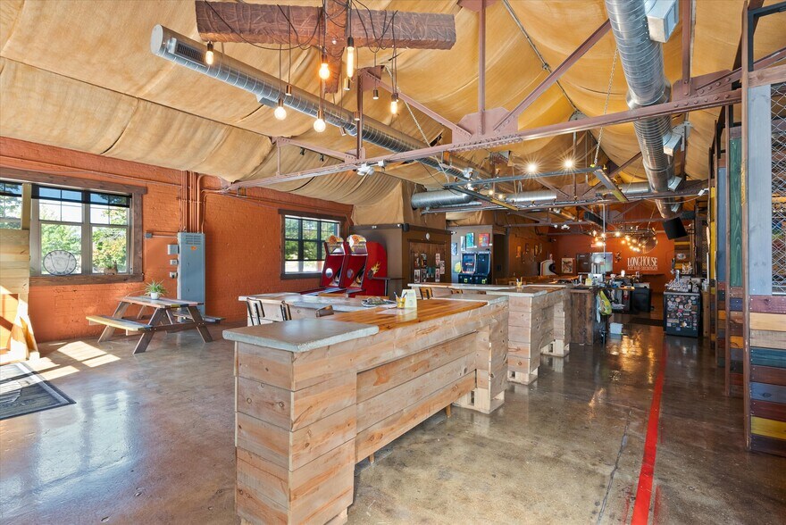 More Photos Of 1133 Indiana Ave, Sheboygan Storefront Retail Office For Lease